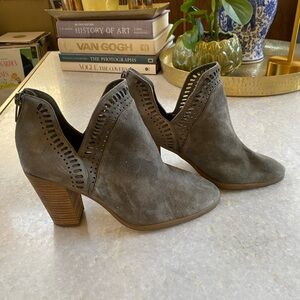 Vince Camuto Women's Grey Suede Cutout Heel Booties Size 7.5